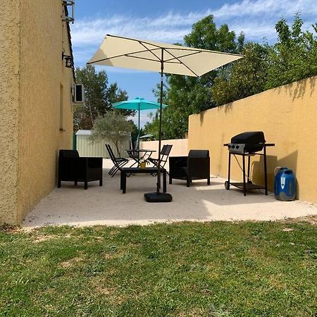 Loue Studio Dans Une Villa Avec Piscine Terrasse Saint-Theodorit Dış mekan fotoğraf