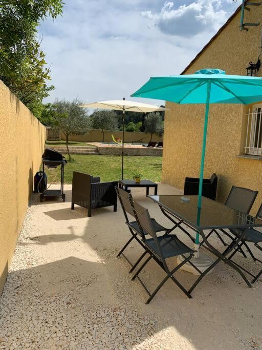 Loue Studio Dans Une Villa Avec Piscine Terrasse Saint-Theodorit Dış mekan fotoğraf